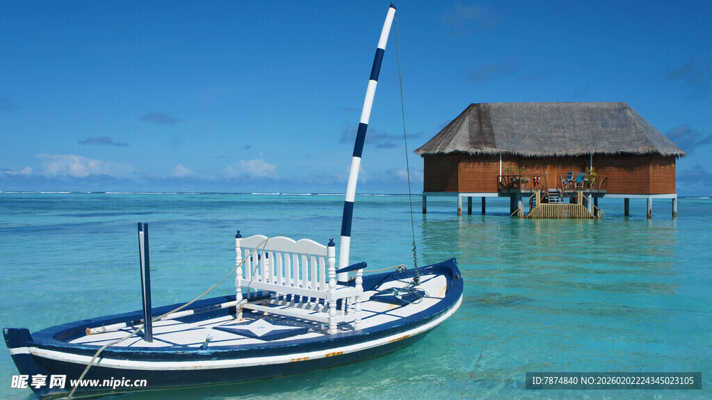 海上小船与水上小屋