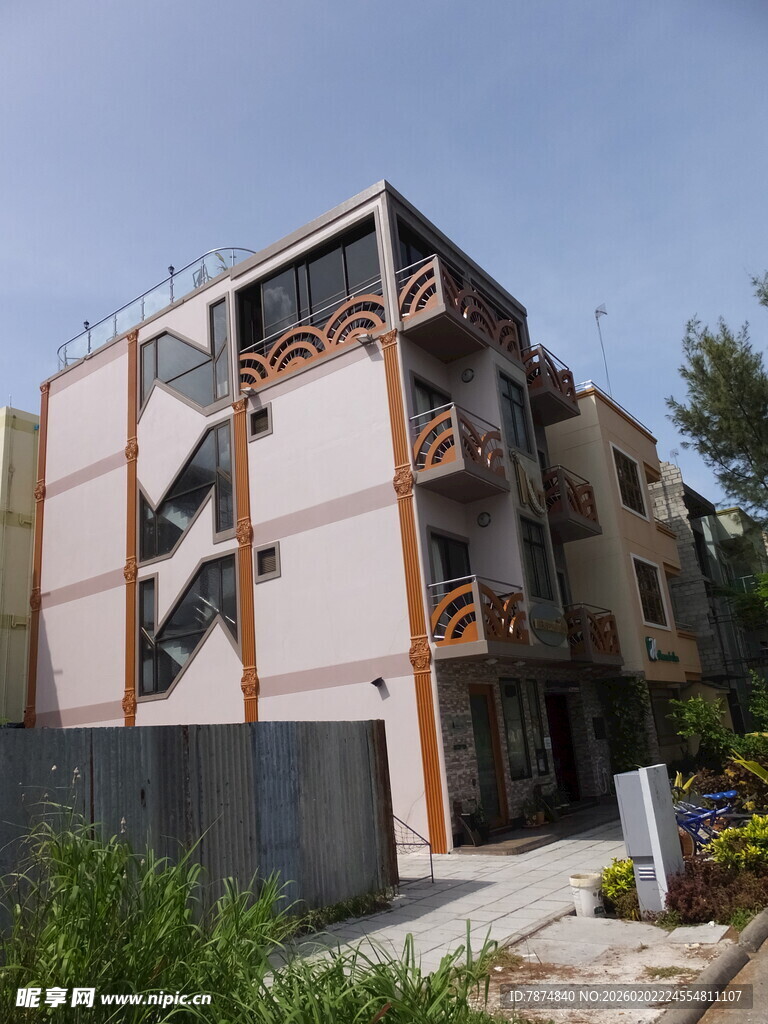 现代风格多层建筑外观