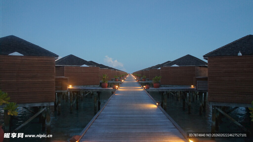 水上木屋夜景 静谧之路