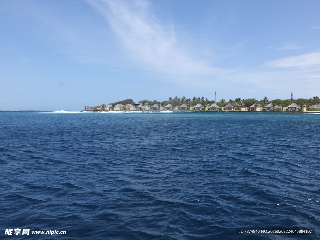 海上远眺岛屿风光