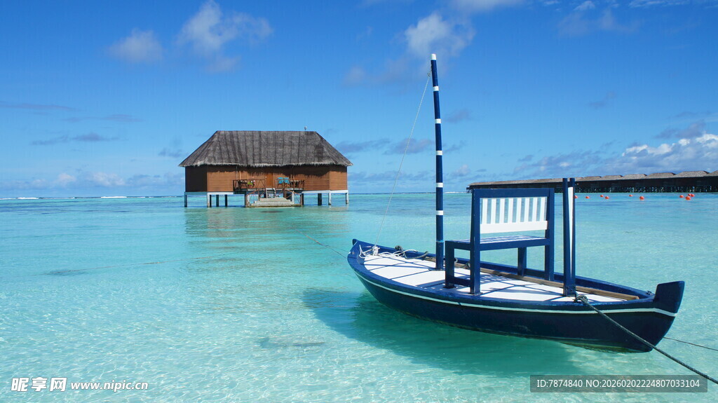 马尔代夫海上小船与小屋