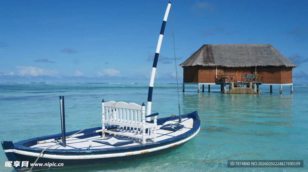 海上小船与水上小屋