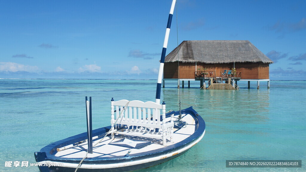 海上小船与水上小屋