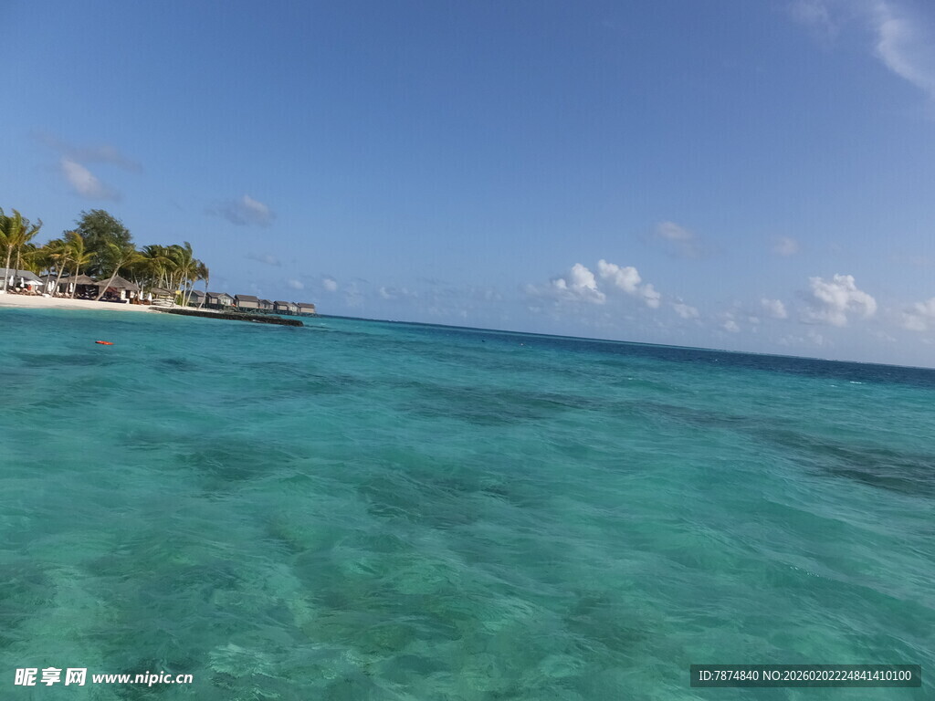 美丽海岛的清澈蔚蓝海域