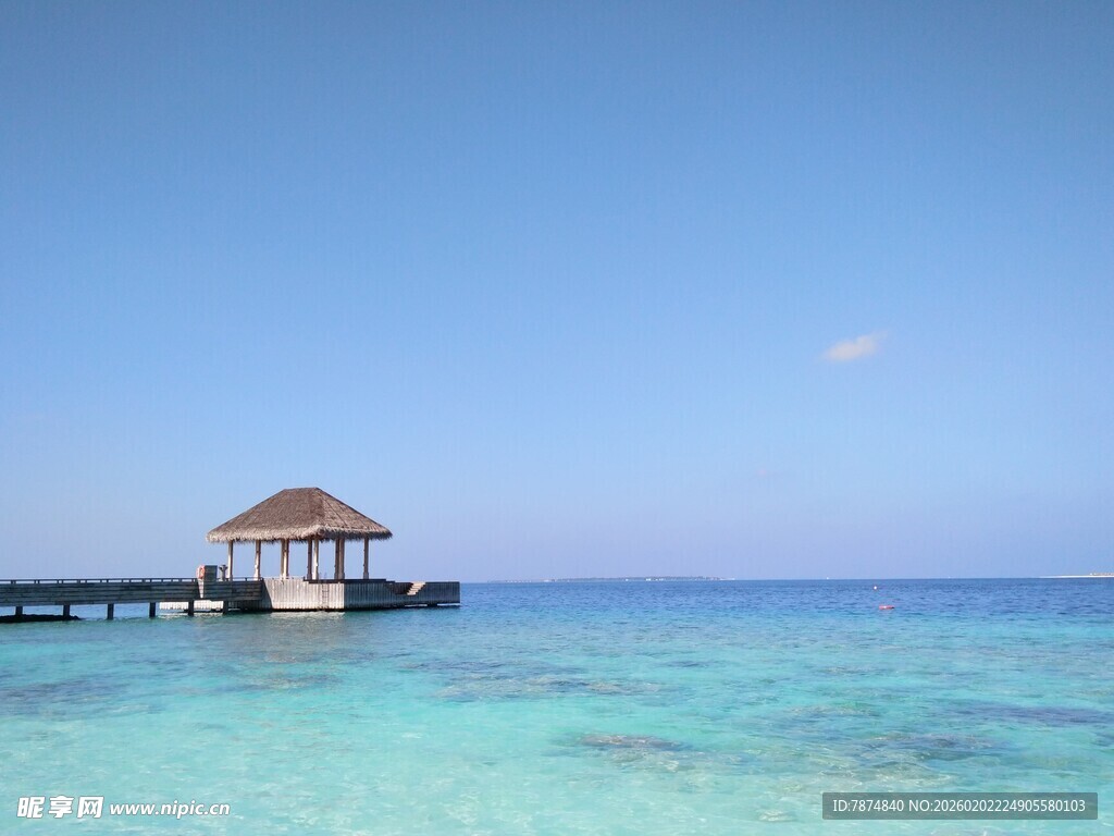 海上小屋 澄澈海景风光