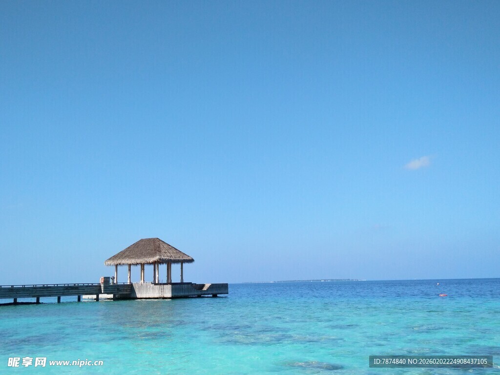 海边凉亭 邂逅梦幻蓝海景