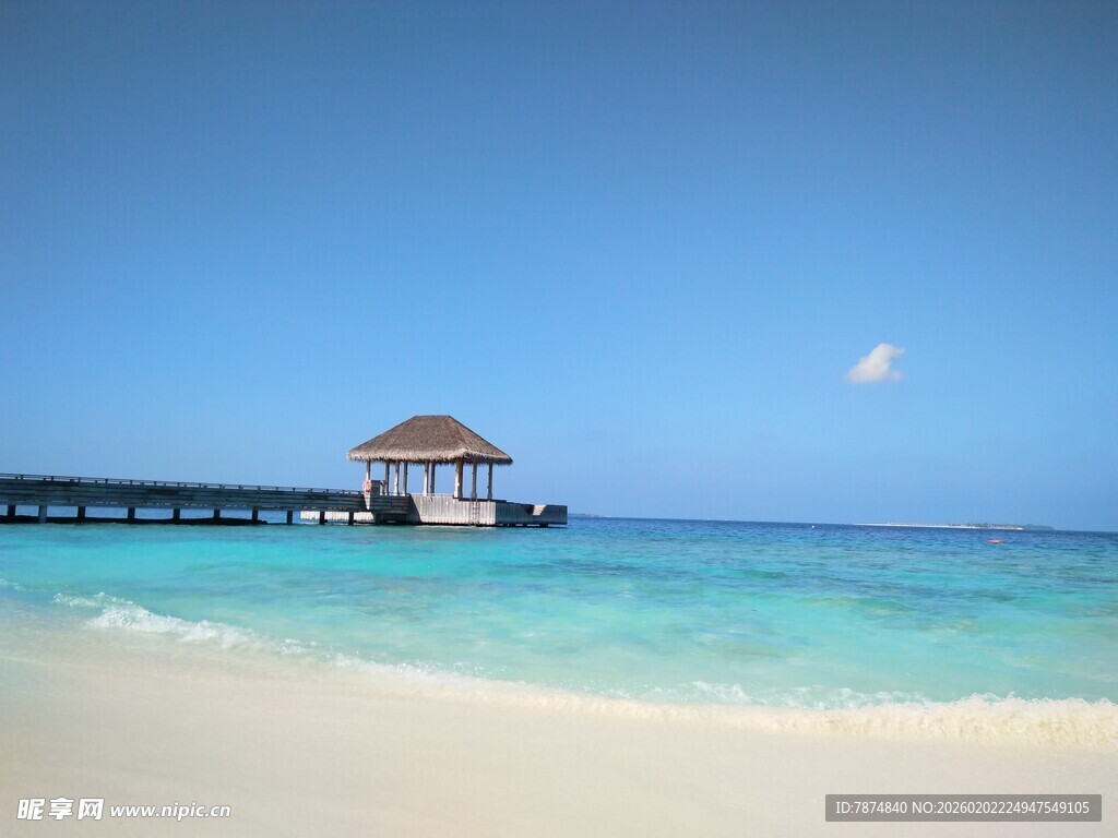 海边栈桥 邂逅梦幻蓝白世界