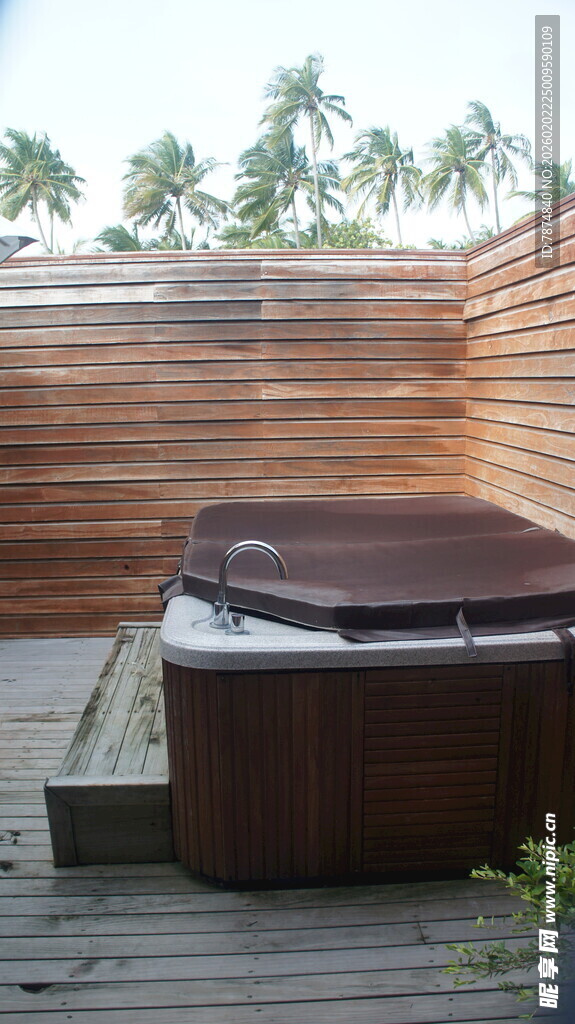 户外木质浴缸景观