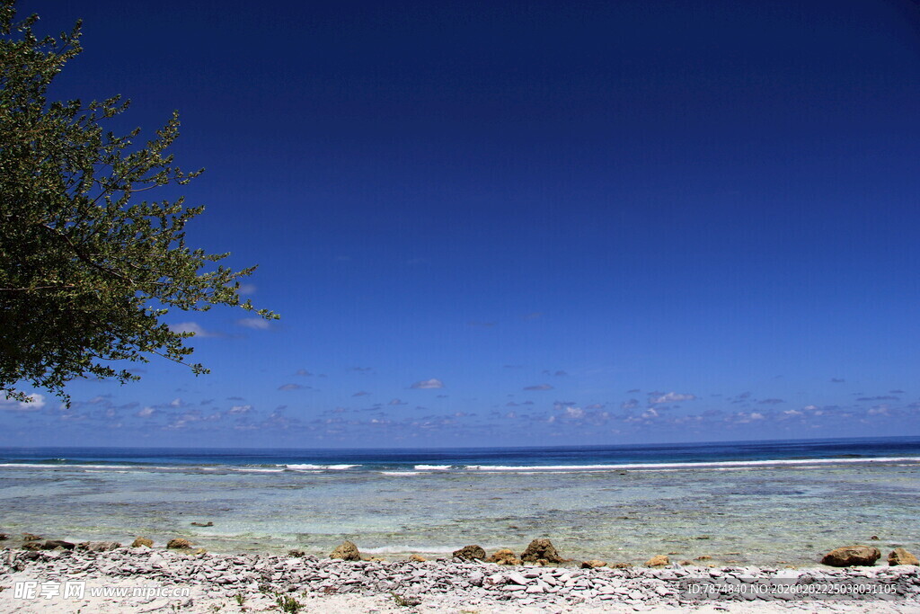 美丽海滩与蔚蓝大海