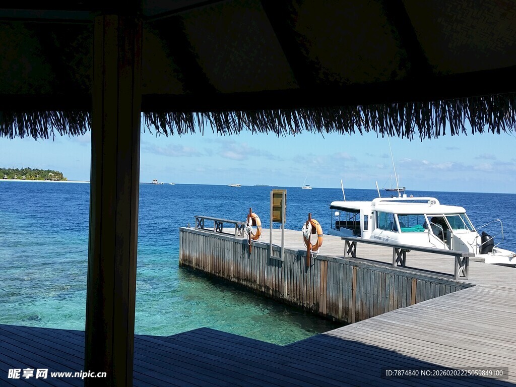 海边码头的休闲美好时光