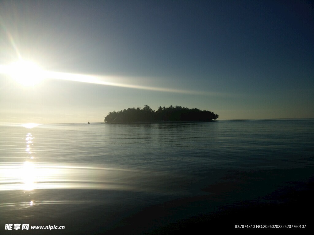 海上日出小岛美景