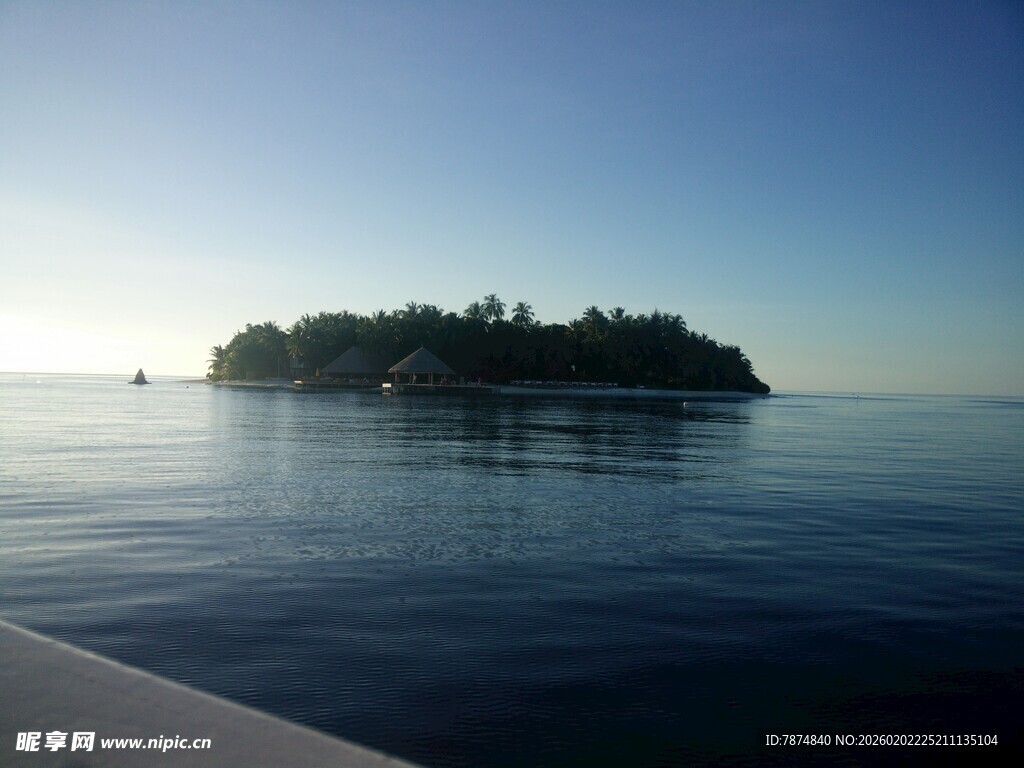 海上孤岛美景