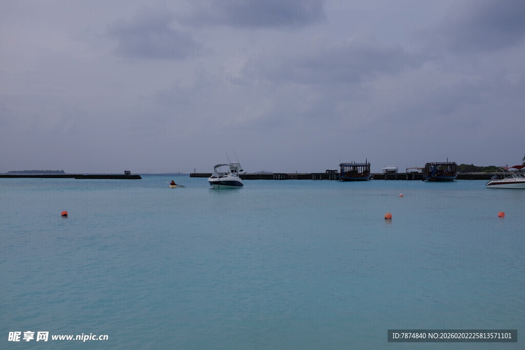 海滨风光 海面与远处建筑