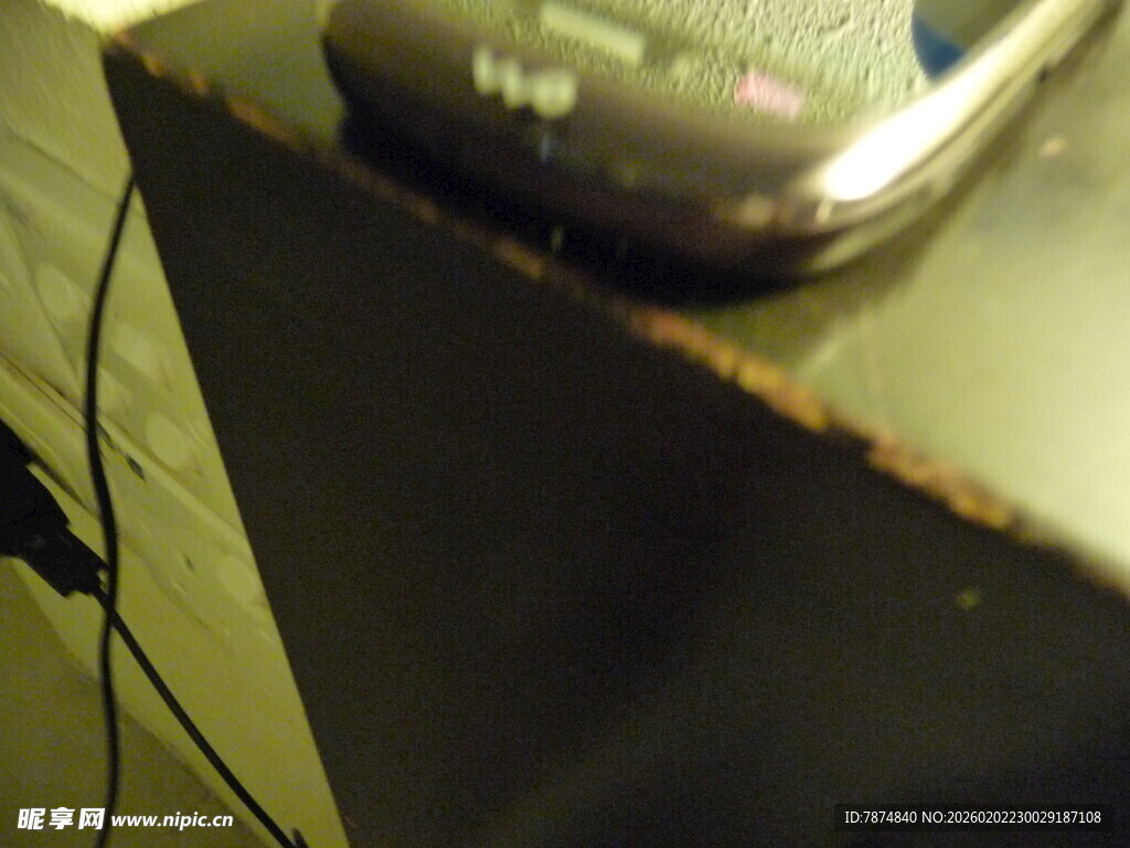 生锈的金属台面局部特写