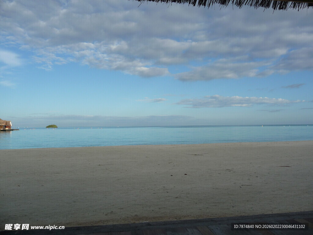 宁静海滩 蓝天碧海沙滩