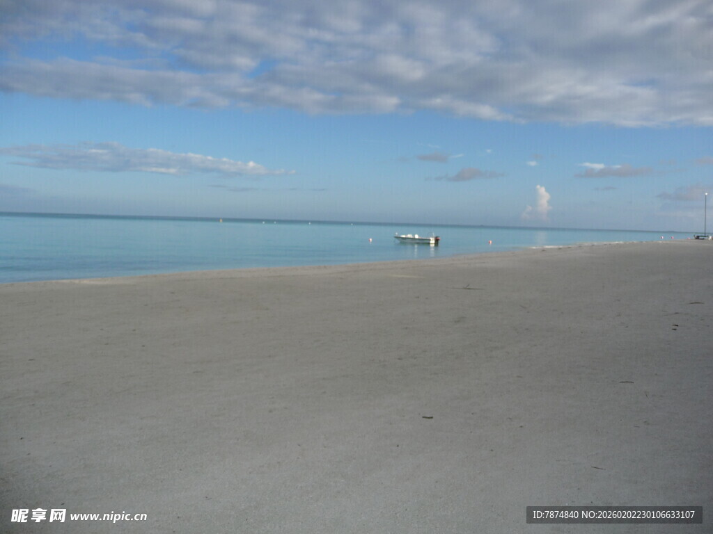 海滩风光 宁静的蓝色海洋