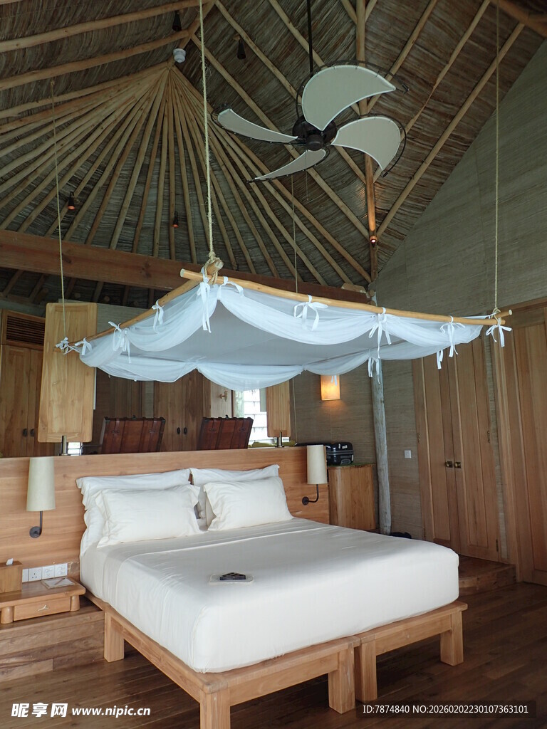 热带风情木质吊床卧室