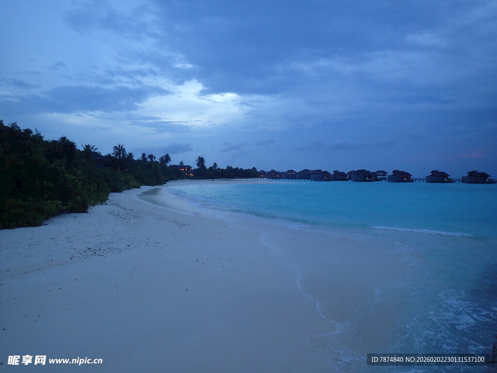 梦幻蓝调海滩美景