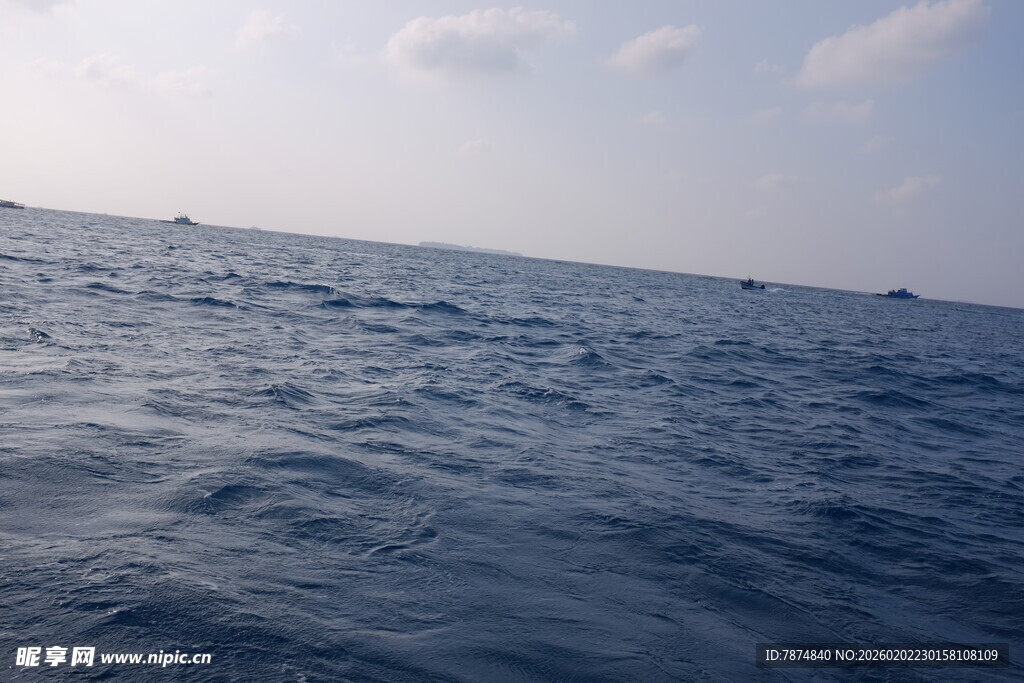 广阔海面 碧波荡漾