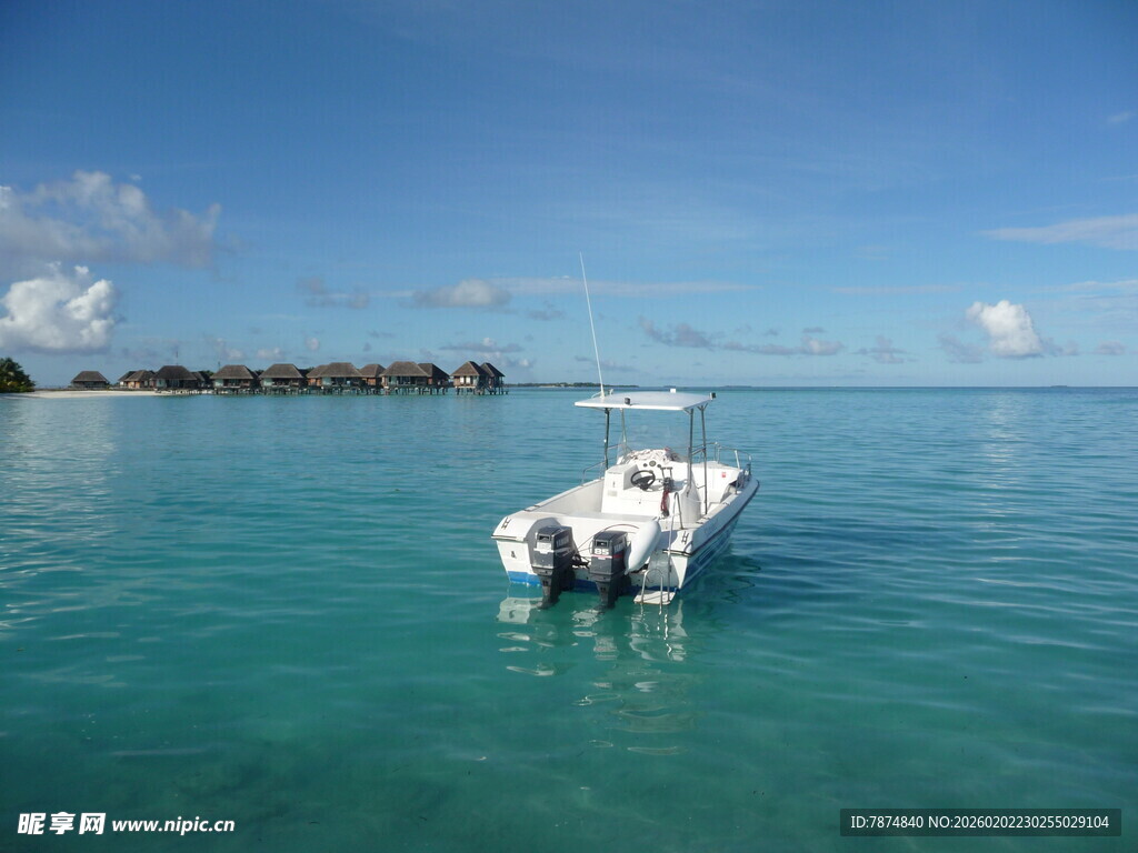 海上小船 碧海蓝天美景