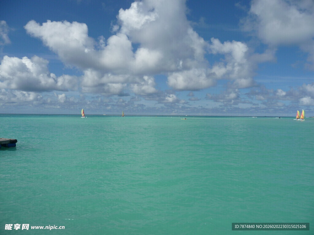 碧海蓝天的美丽海景