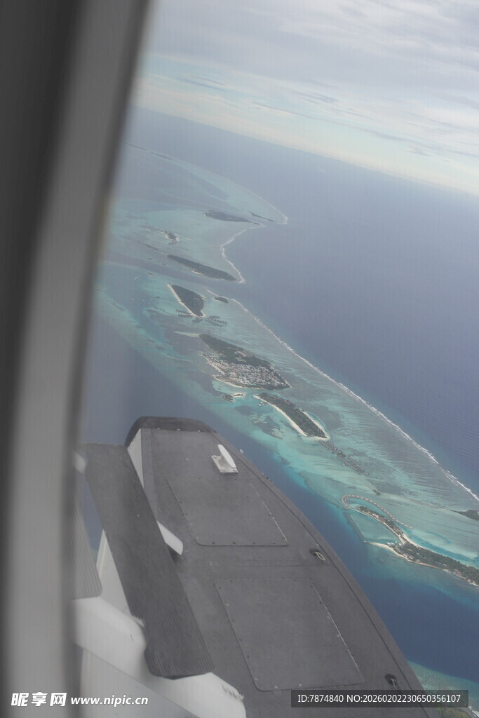 机窗外的美丽海岛景观