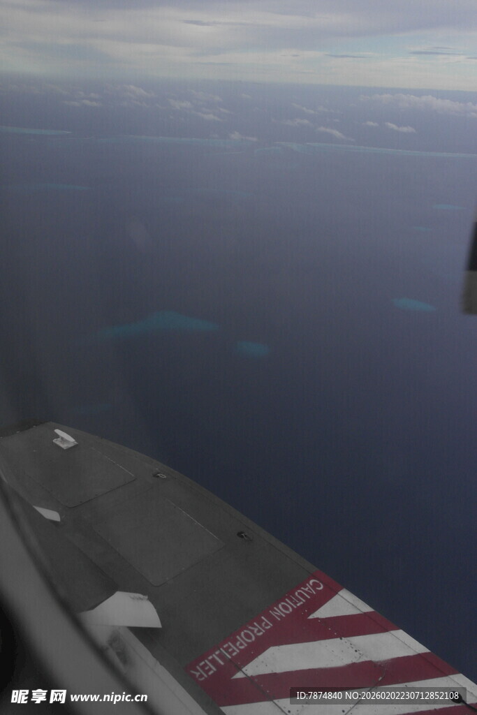 飞机视角下的海洋与岛屿