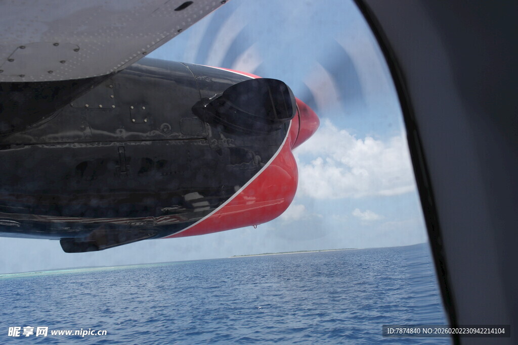 飞机机翼掠海飞行