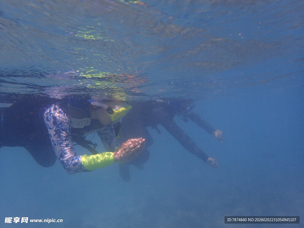 水下潜水者的精彩瞬间