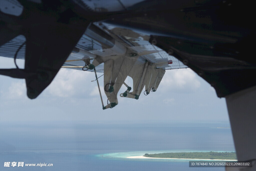 马尔代夫飞机视角下的海洋与小岛
