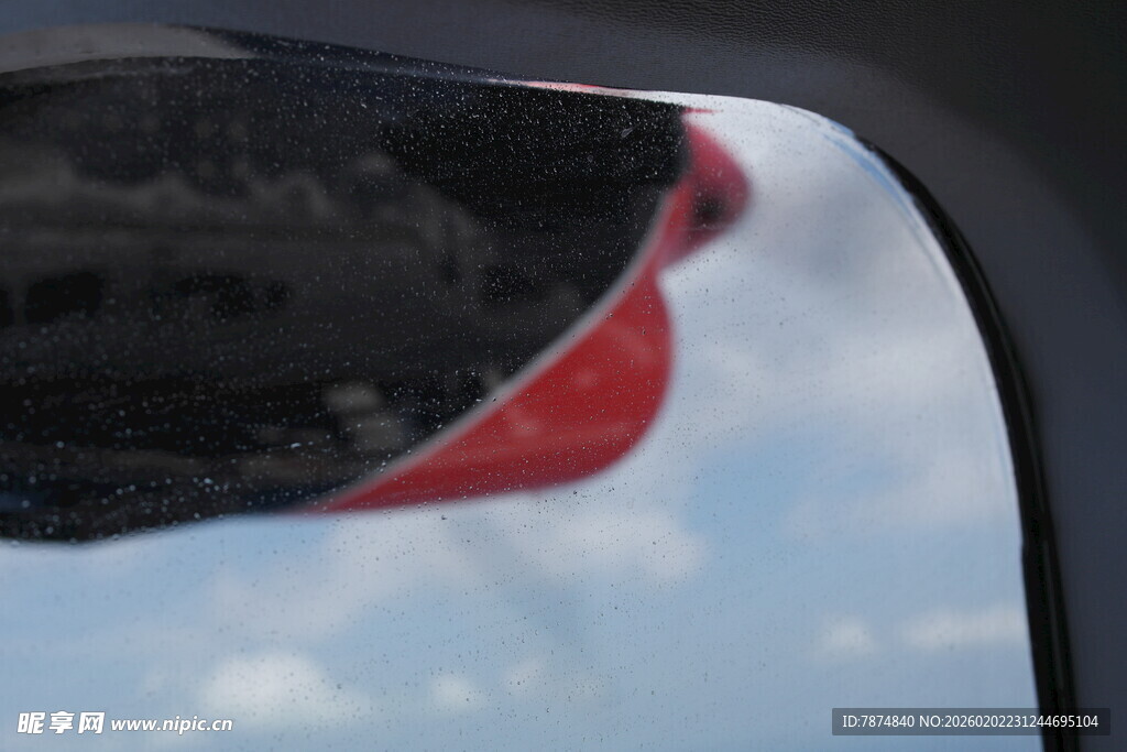 马尔代夫车内视角看红色物体