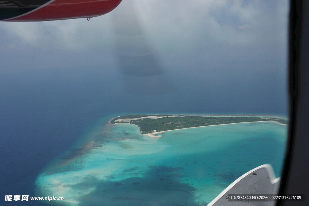 马尔代夫俯瞰海上美丽岛屿风光
