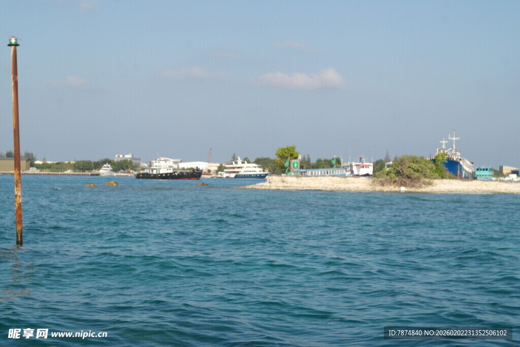 马尔代夫海边码头风景
