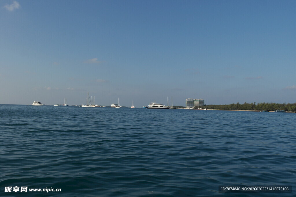 海上风光 远处船只与岛屿