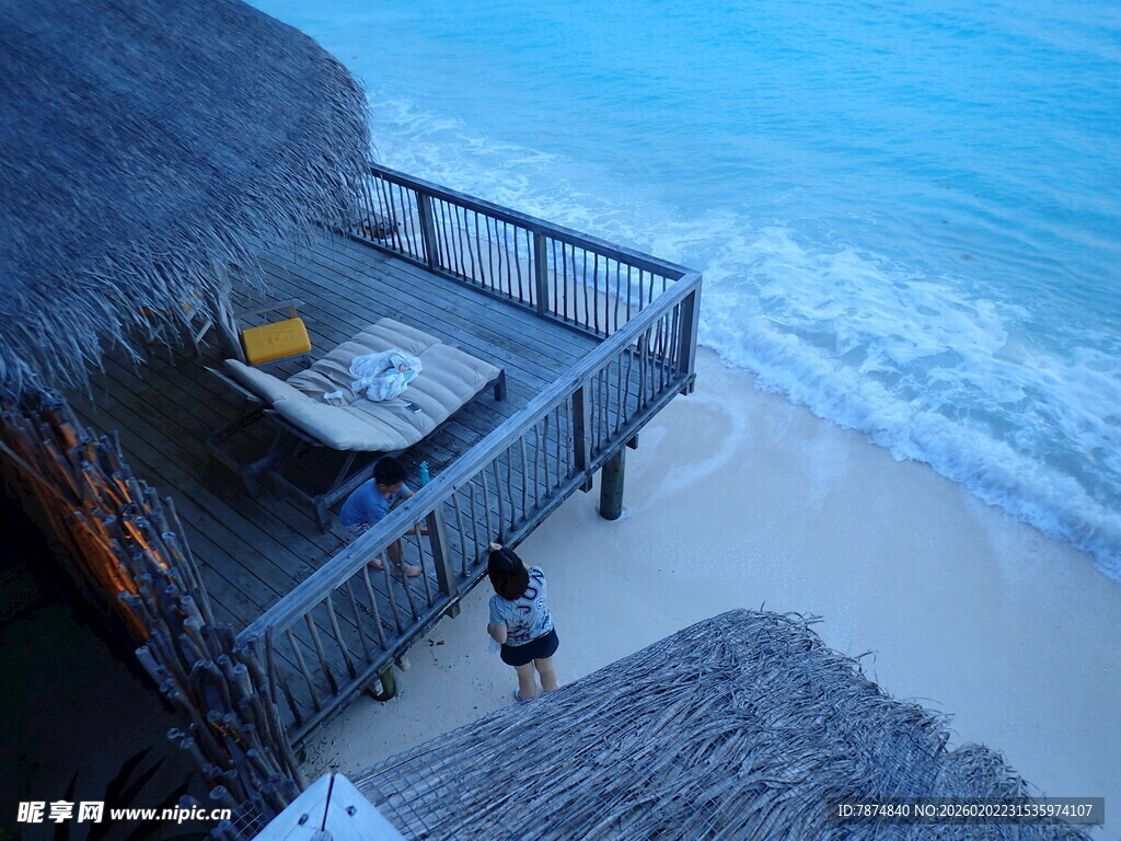 海边露台享惬意时光