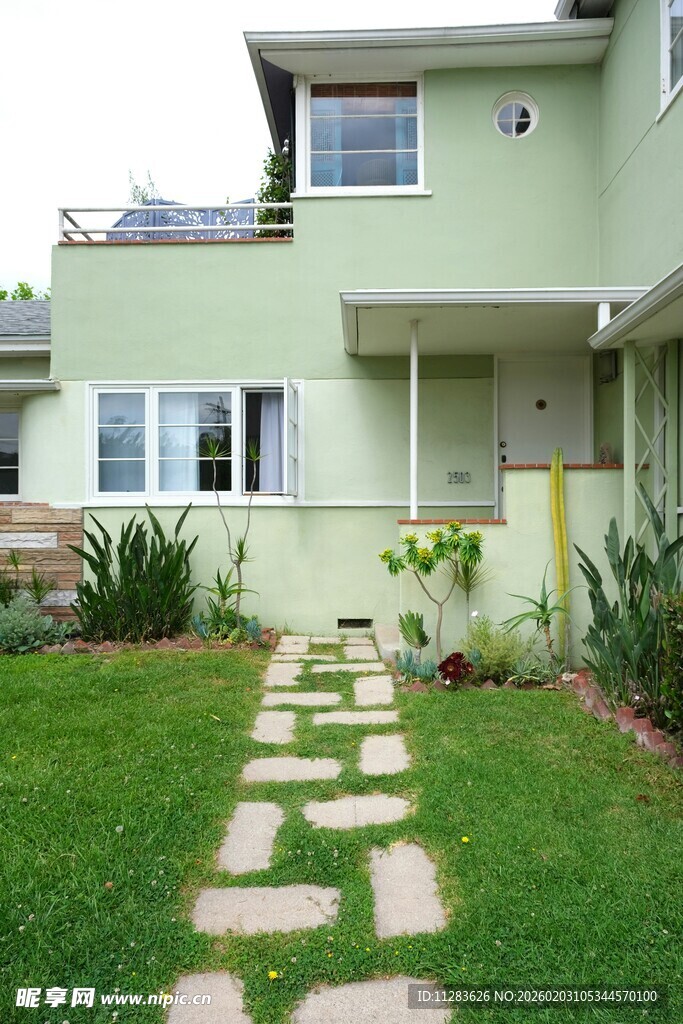 清新庭院石板小径住宅