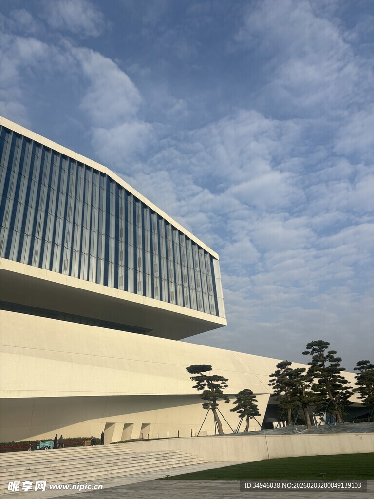 现代风格独特建筑外观