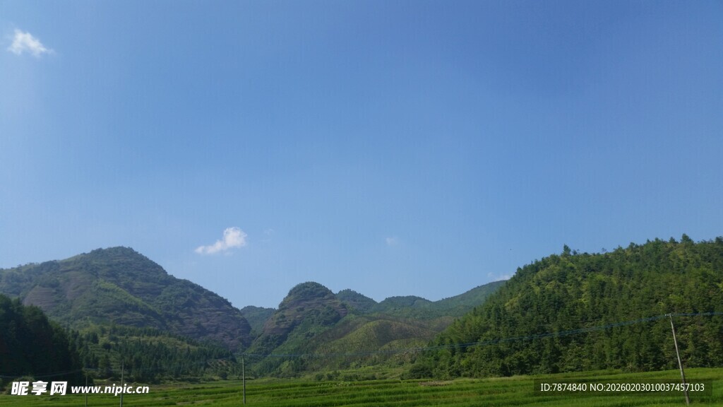 青山蓝天美景
