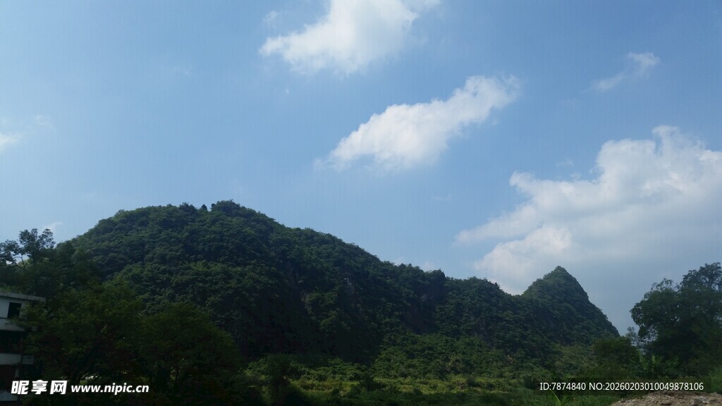 青山蓝天美景