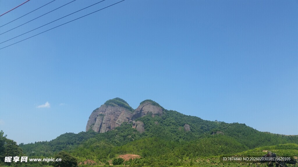 秀丽山峦蓝天景