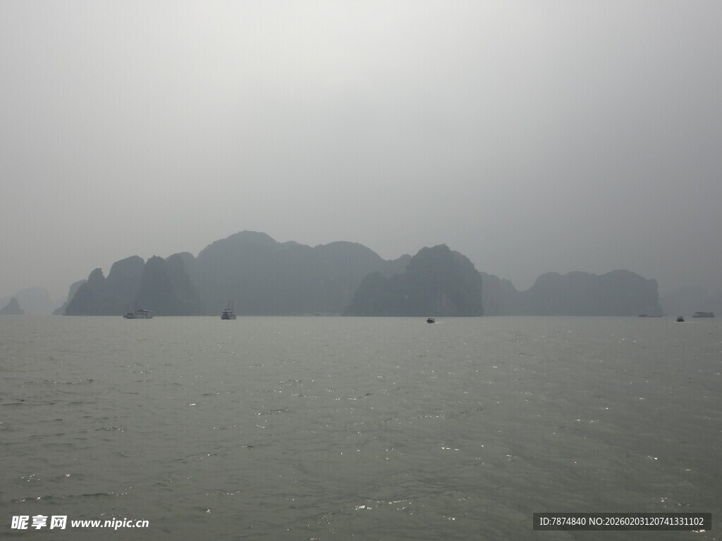 海上朦胧岛屿景观