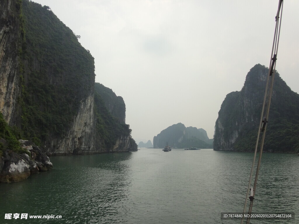 越南下龙湾美丽山水风光