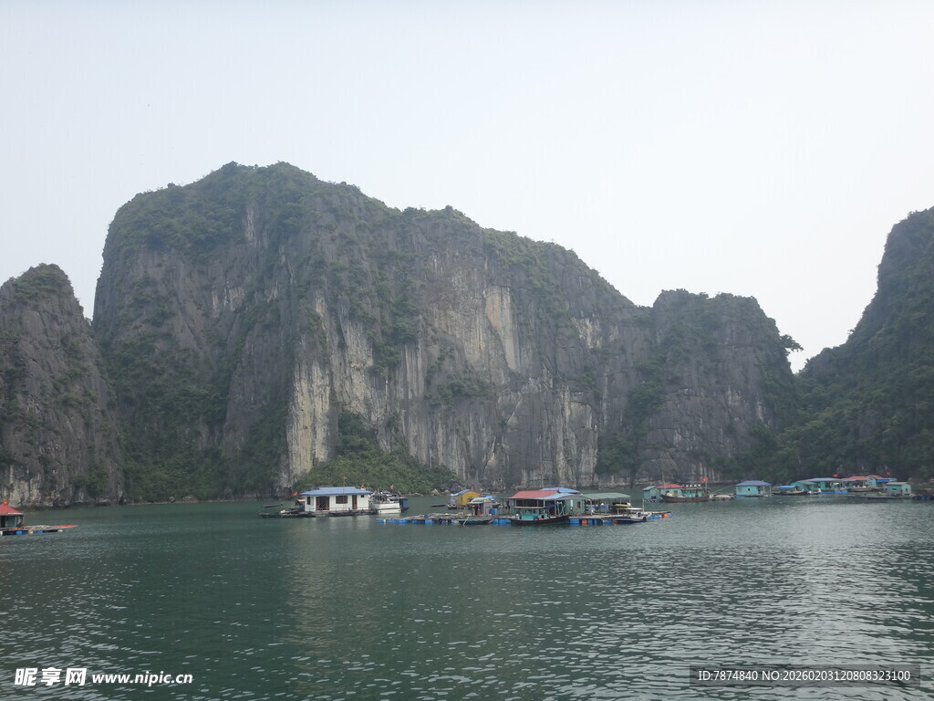 越南下龙湾美丽山水风光