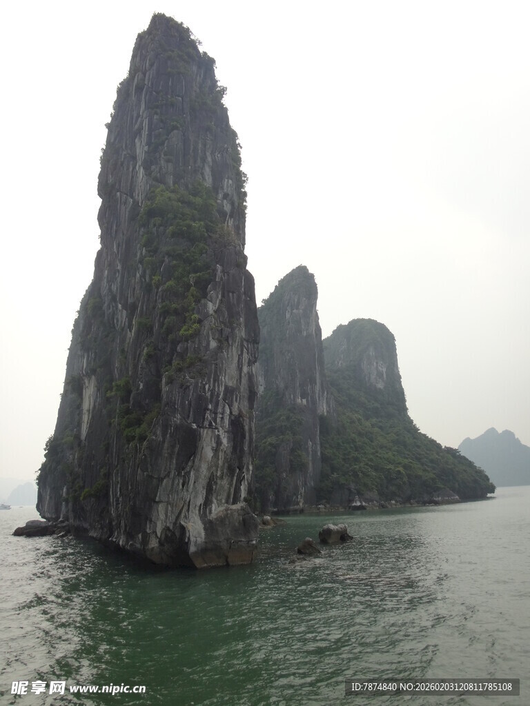 海上奇峰 壮美喀斯特景观