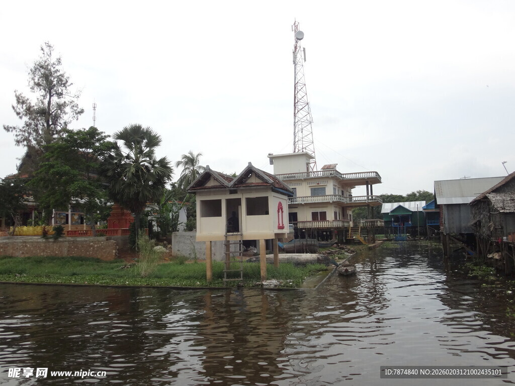 洪水淹没村庄景象
