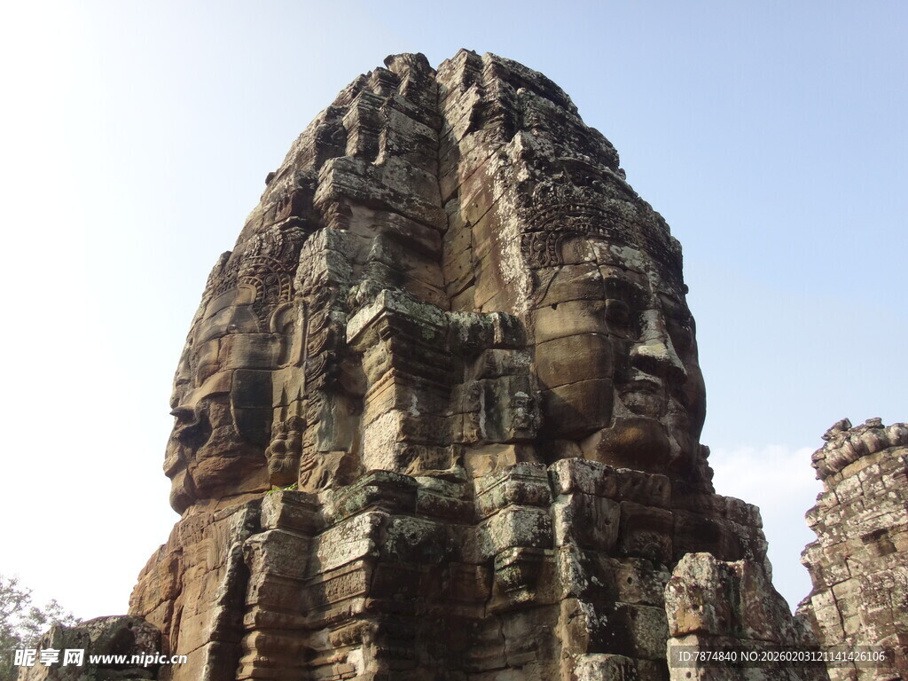 吴哥窟巨型石像头部景观