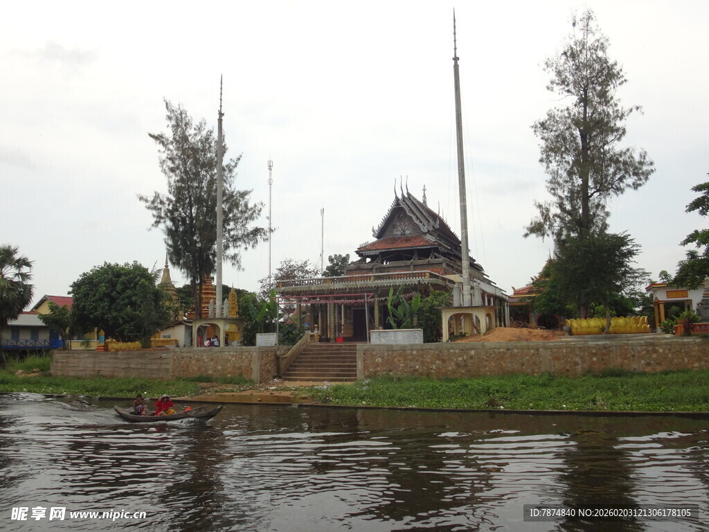 河畔古老建筑 异域风情