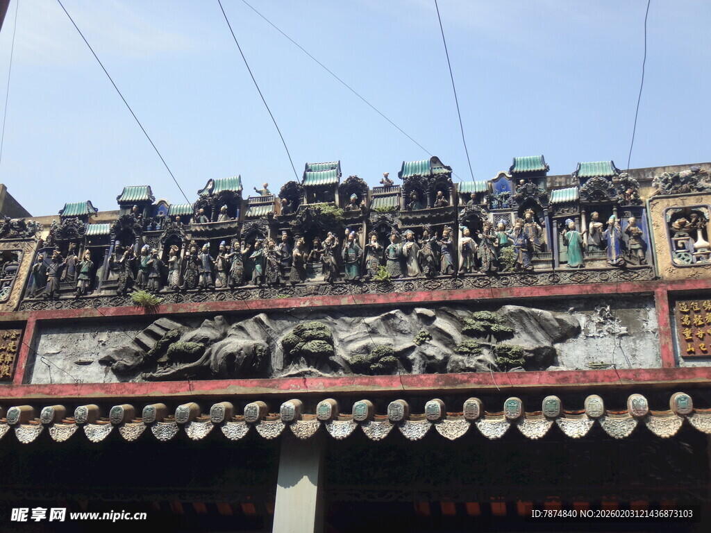 传统古建筑屋檐精美雕刻