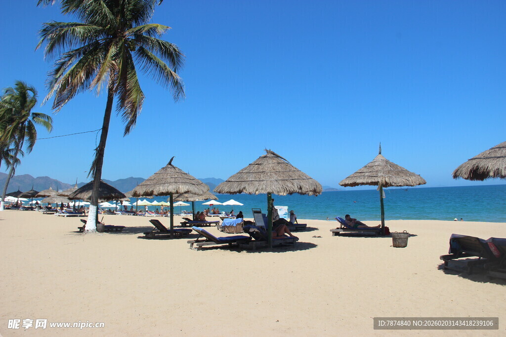 热带海滩度假休闲场景