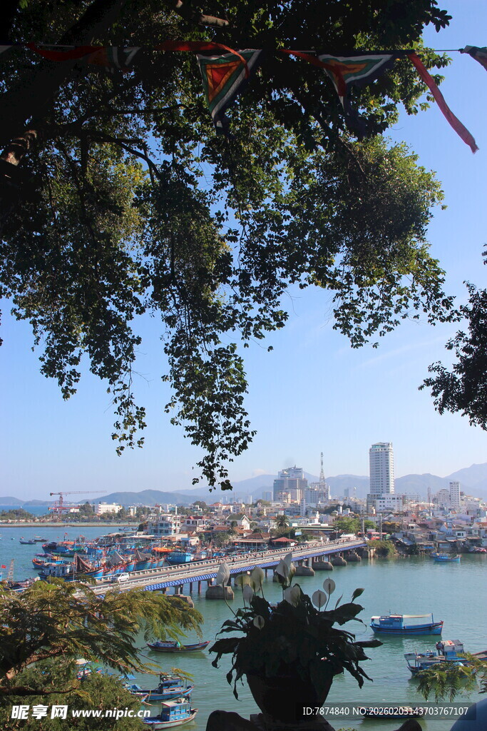 越南俯瞰城市与海湾美丽景致